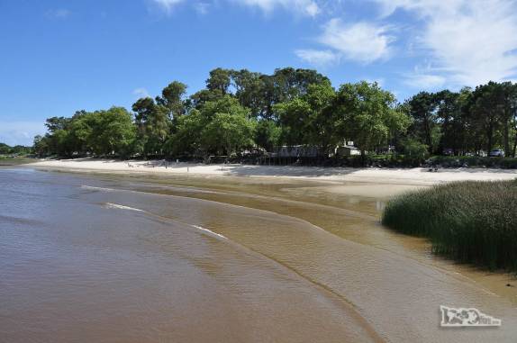 Em Colonia del Sacramento, no sul do Uruguai, uma pequena praia do Rio da Prtata